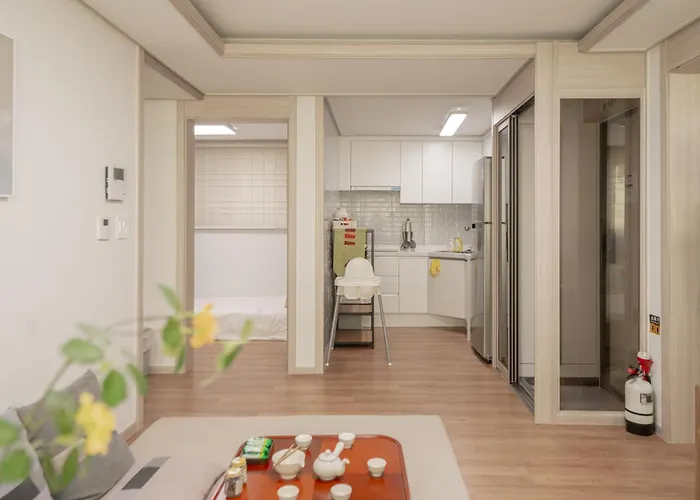 #ddingsang Stay#띵상스테이#신축#3room 4bed#max 6p#풀옵션#무료주차#공항픽업#한방족욕#웰컴드링크#명동#서울역#동대문#fully Furnished Apartment#welcome Drink#airport Pickup#free Parking#korean Foot Bath *