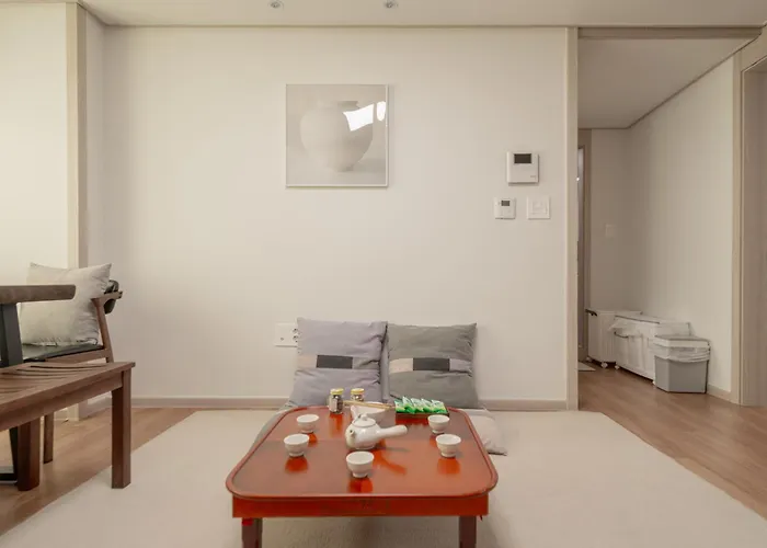 #ddingsang Stay#띵상스테이#신축#3room 4bed#max 6p#풀옵션#무료주차#공항픽업#한방족욕#웰컴드링크#명동#서울역#동대문#fully Furnished Apartment#welcome Drink#airport Pickup#free Parking#korean Foot Bath