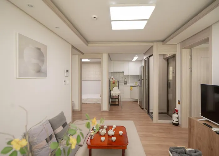 빌라 #ddingsang Stay#띵상스테이#신축#3room 4bed#max 6p#풀옵션#무료주차#공항픽업#한방족욕#웰컴드링크#명동#서울역#동대문#fully Furnished Apartment#welcome Drink#airport Pickup#free Parking#korean Foot Bath