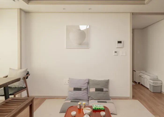 빌라 #ddingsang Stay#띵상스테이#신축#3room 4bed#max 6p#풀옵션#무료주차#공항픽업#한방족욕#웰컴드링크#명동#서울역#동대문#fully Furnished Apartment#welcome Drink#airport Pickup#free Parking#korean Foot Bath *