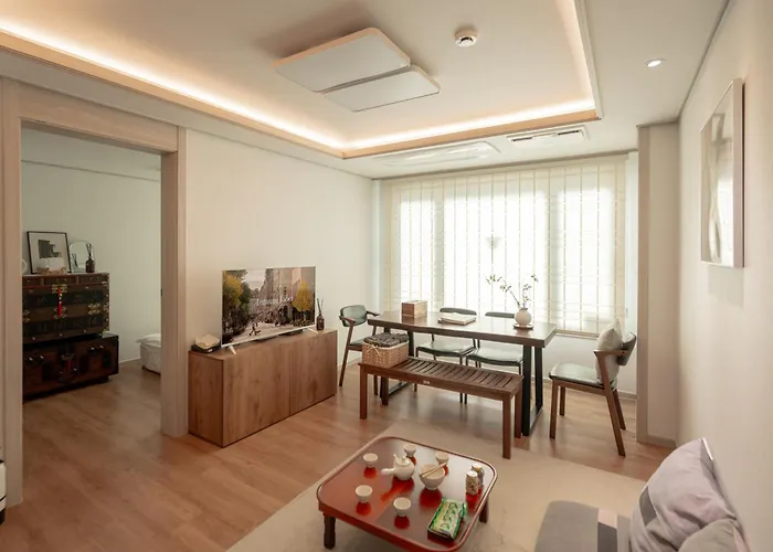 #ddingsang Stay#띵상스테이#신축#3room 4bed#max 6p#풀옵션#무료주차#공항픽업#한방족욕#웰컴드링크#명동#서울역#동대문#fully Furnished Apartment#welcome Drink#airport Pickup#free Parking#korean Foot Bath *